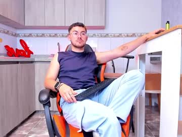 See Brunowalkerr online Now @ seximation.com