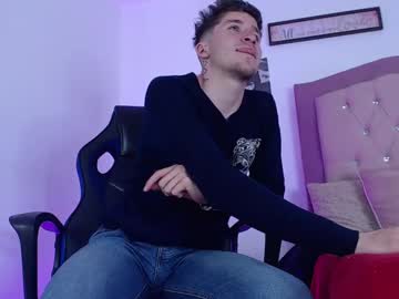 See Devid_moreno online Now @ seximation.com
