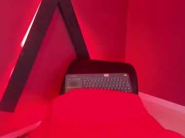 See Zoe_roux210949 online Now @ seximation.com